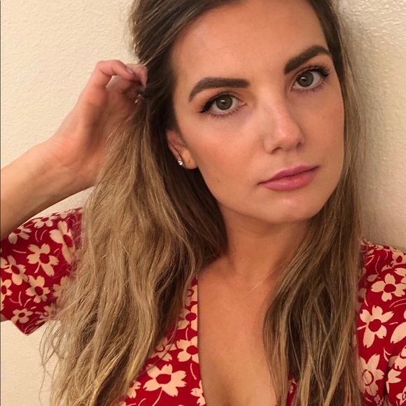 Hi There, Poshers! 👋 - Picture 5 of 5